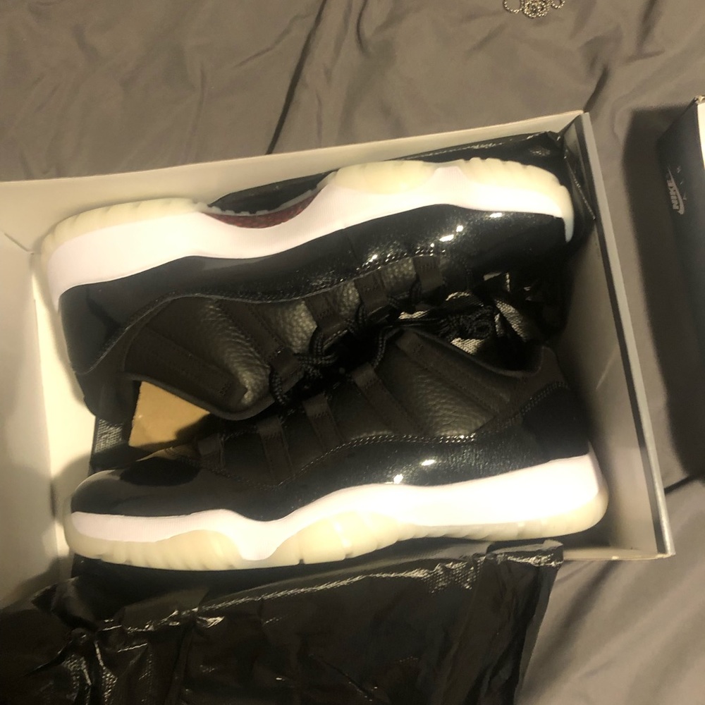Jordan 11 low “72-10”